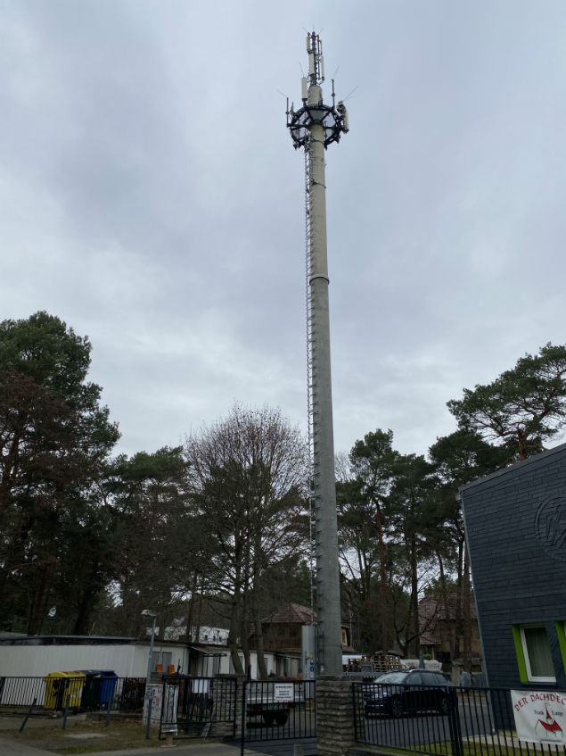 Sendemast in Wohnsiedlung (Berlin)